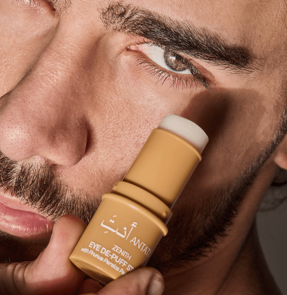 Man Holding Antati De Puffer Stick